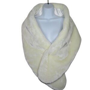 Davids Bridal Ivory Faux Fur Wrap Shawl Stole Miss Size Wedding Accessory